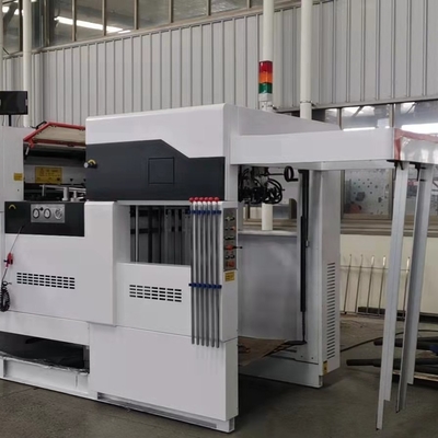 Hochgeschwindigkeitsautomatisch faltende und stempelschneidene Maschine mit dem Abstreifen