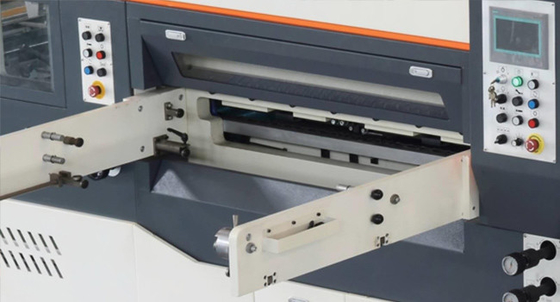 Hydraulische automatische faltende gewölbter Karton-stempelschneidene Maschine PLC