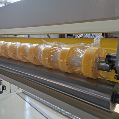 Hochgeschwindigkeits 2200mm NC-Schneider Walzkarton-Produktionslinie