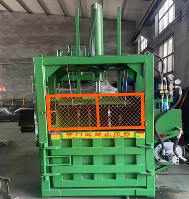 20T Hydraulische Abfallpapierballer Abfall Mineralwasserflasche Abfall Kartonballer