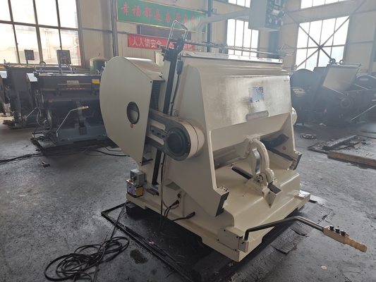1500mm Lagergröße manueller Karton-Rill- und Stanzmaschine