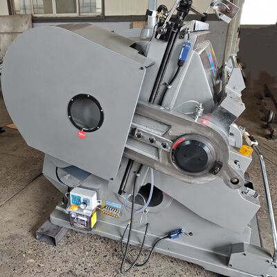 Schrumpflänge unter 40 m Walzkarton-Druckschneidemaschine mit hoher Schneidkraft und elektrischer Stromquelle, die die Verarbeitung von Karton gewährleistet