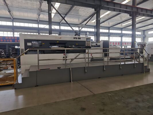 MYQ1300 Automatische Druckschneidemaschine mit intermittierendem Getriebe und pneumatischer Bank für Wellkartons mit einer Breite von 1320x980 mm