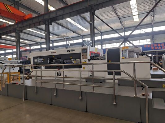MYQ1300 Automatische Druckschneidemaschine mit intermittierendem Getriebe und pneumatischer Bank für Wellkartons mit einer Breite von 1320x980 mm