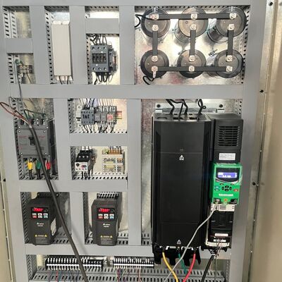 Hohe Kapazität Wellplattenherstellungslinie für den kontinuierlichen Betrieb, die eine gleichbleibende Leistung und einheitliche Platte gewährleistet