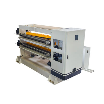 Vorwärtsmotor 15KW Frequenzkontrolle Wellkarton-Produktionslinie mit Messerachse 42CrMo und Schneidgenauigkeit ±1mm Gewährleistung der Genauigkeit