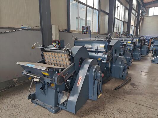 ML750 Halbautomatische Walzkartonmaschine mit elektrischer Saugbremskupplung und vier Sicherungsteilen für den sicheren Betrieb