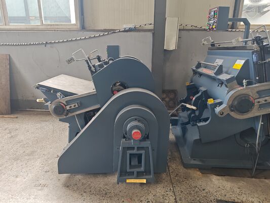 Semiautomatische Stanzmaschine ML750 mit vier Versicherungsteilen und elektrischer Saugplattenbremskupplung für Wellpappkartons von 750 x 520 mm