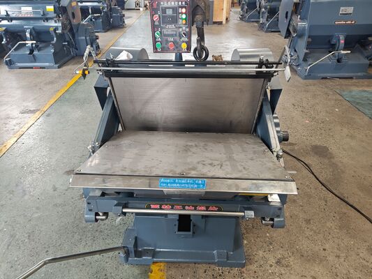 Schwere ML1100 manuelle Wellpapp-Stanzmaschine mit 20 Stück/min Geschwindigkeit und vier Sicherheitssystemen für 1100 * 800 mm Größe