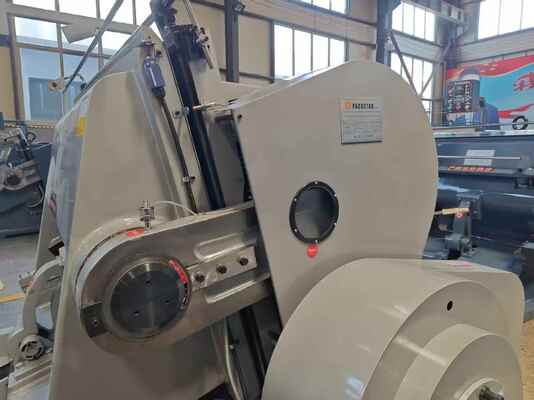 ML1500 Modell halbautomatische Walzkartonmaschine mit elektrischer Saugplattenbremskupplung und vier Sicherungsteilen für eine höhere Sicherheit